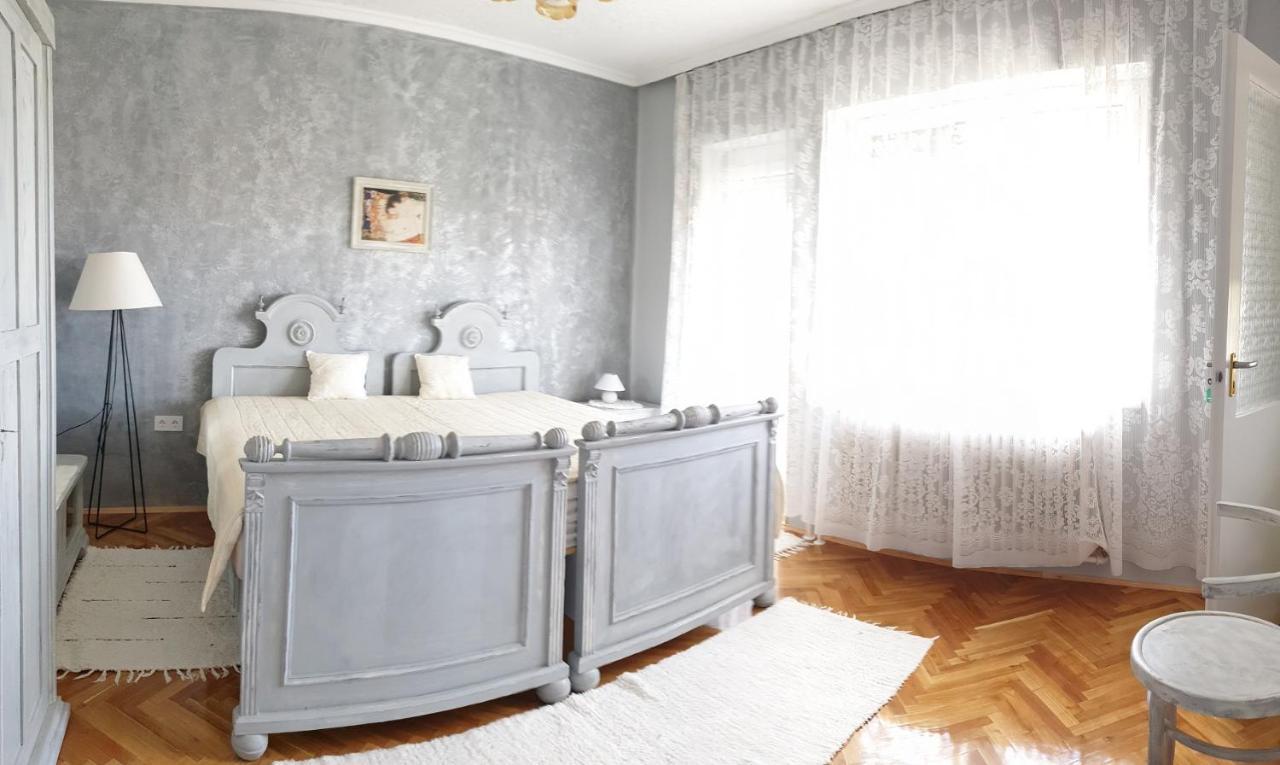 Apartment Domboldal Vendeghaz *